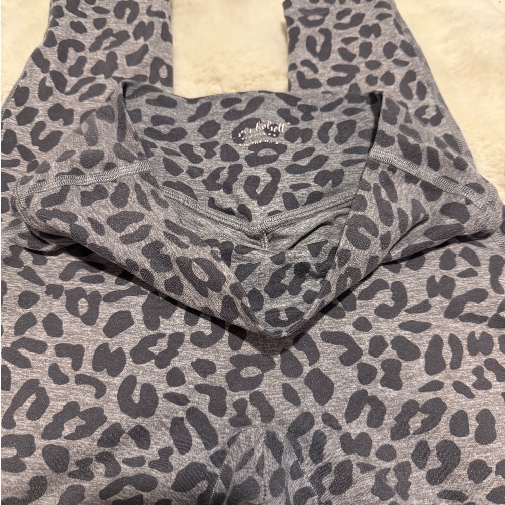Bombshell Gray Cheetah Leggings Small - image 8